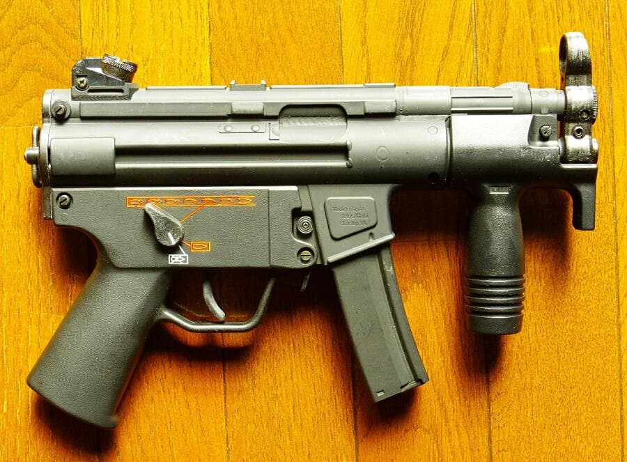 東京マルイ H&K MP5クルツA4 純正バッテリー＆充電器付き