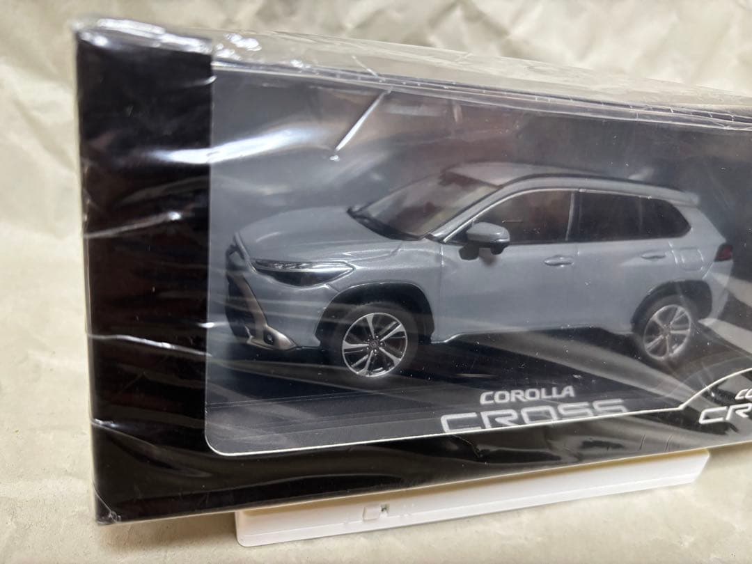 カローラクロス前期　カラーサンプル ミニカー　セメントグレー　シュリンク未開封