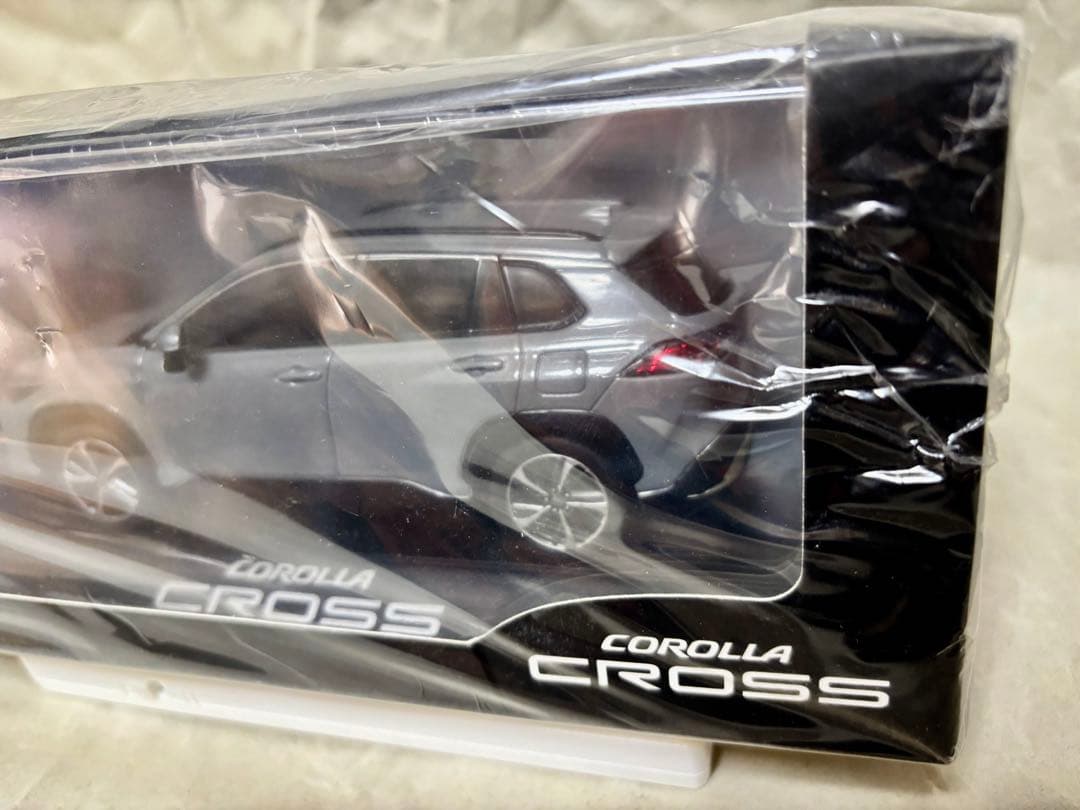 カローラクロス前期　カラーサンプル ミニカー　セメントグレー　シュリンク未開封