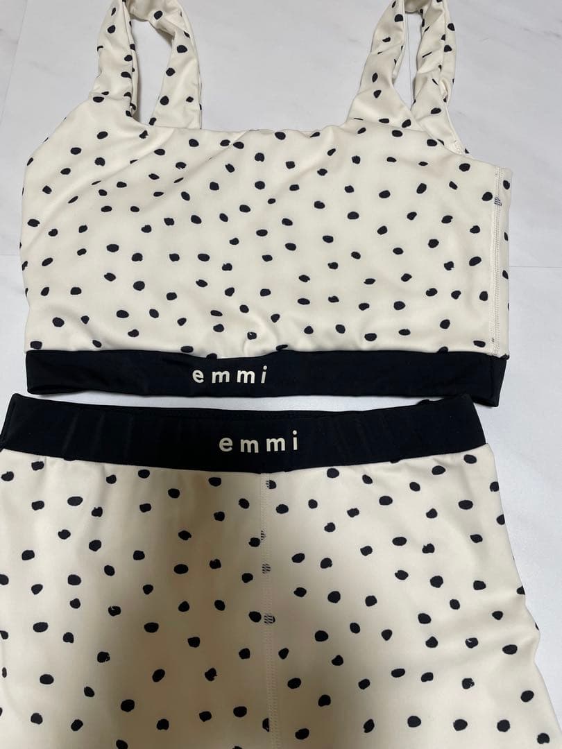 emmi yoga ピラティスドット柄 スポーツブラ　レギンス　M S