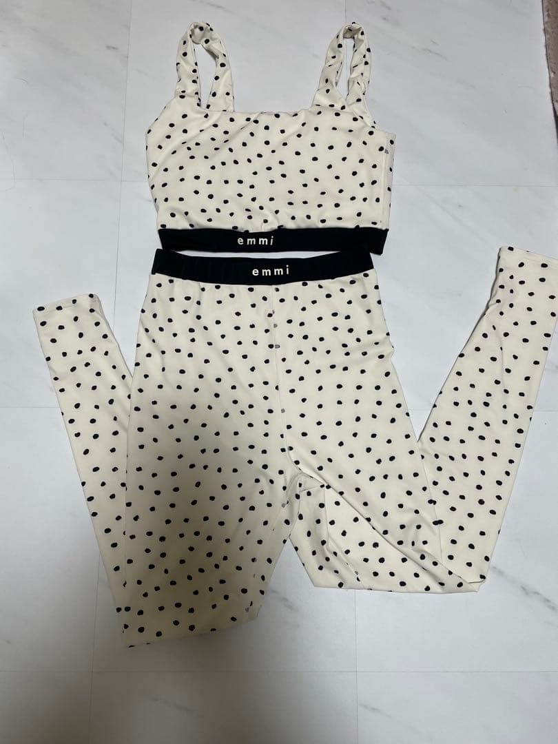 emmi yoga ピラティスドット柄 スポーツブラ　レギンス　M S