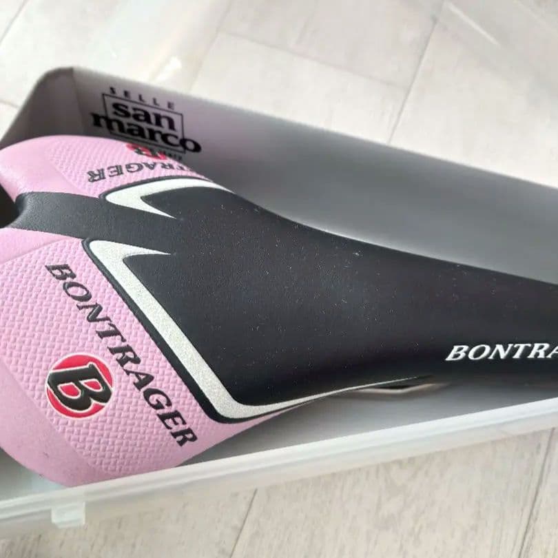 BONTRAGER　ボントレガー　サドル　ケース付　ブラック　ピンク　ホワイト