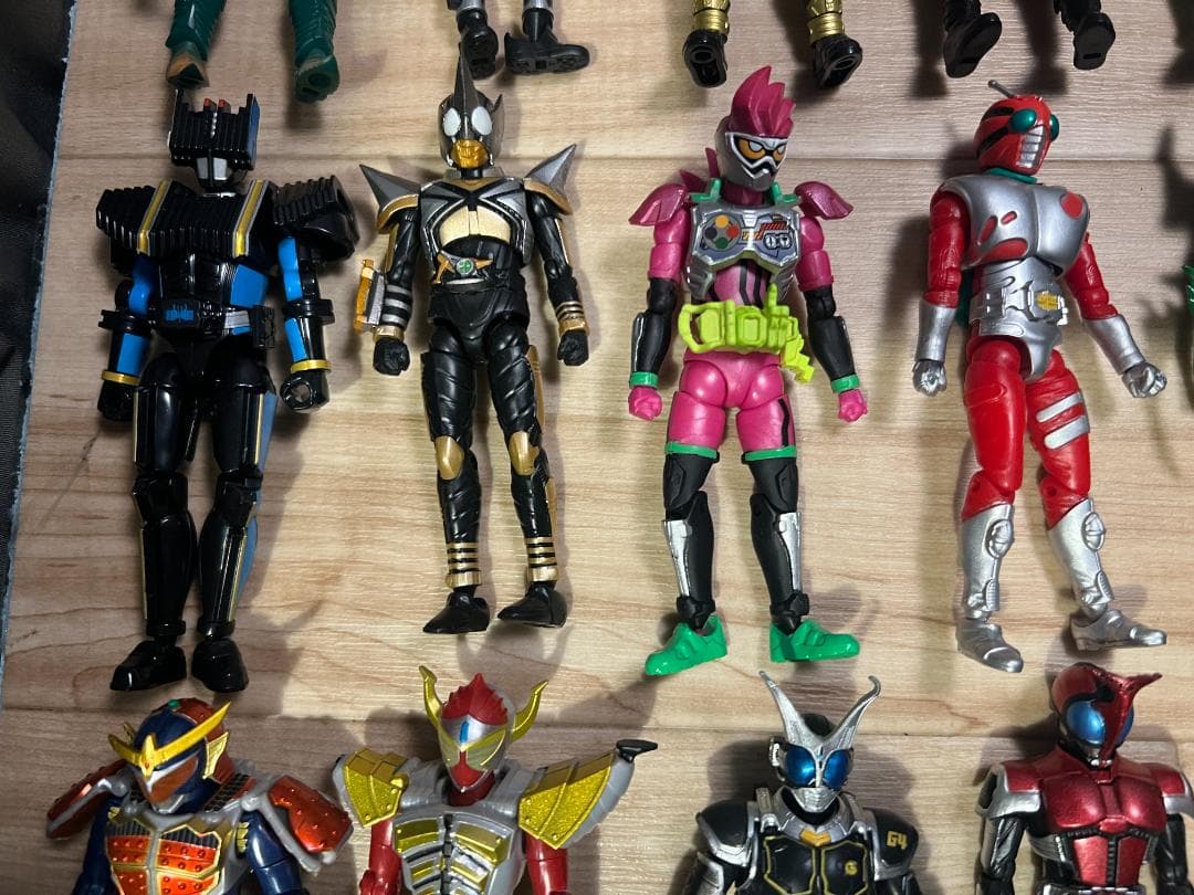 ゆ*く様 バンダイ )装動 SO-DO / 仮面ライダー 約100体 まとめ売り