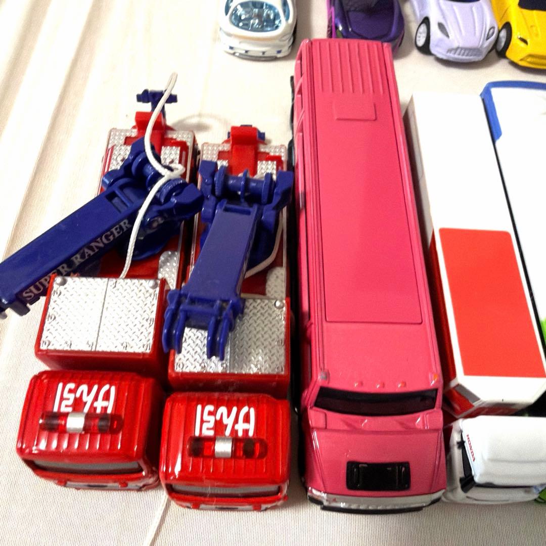 トミカ69個＋ホットウィールなどおまけミニカー11個 ちいかわ、モルカー含む