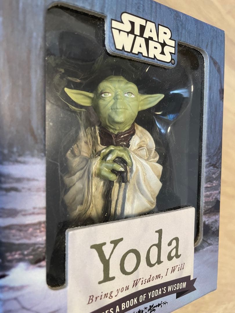 スターウォーズ　ヨーダ フィギュア　ミニ本 ステッカー付き