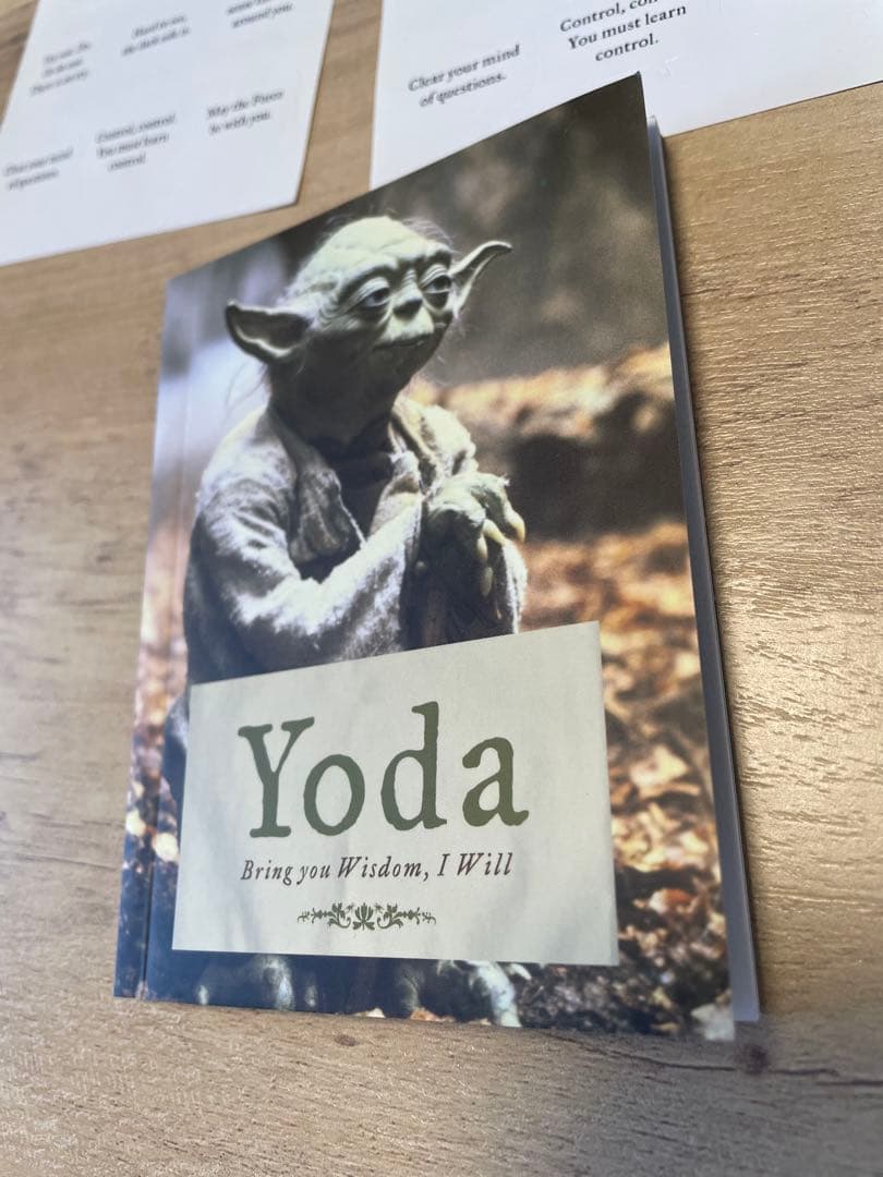 スターウォーズ　ヨーダ フィギュア　ミニ本 ステッカー付き