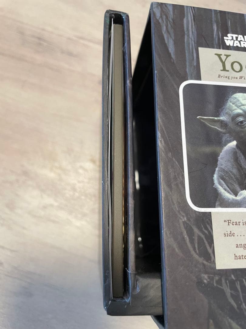 スターウォーズ　ヨーダ フィギュア　ミニ本 ステッカー付き