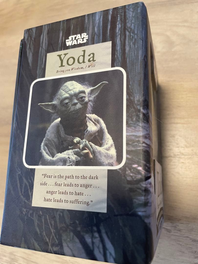スターウォーズ　ヨーダ フィギュア　ミニ本 ステッカー付き