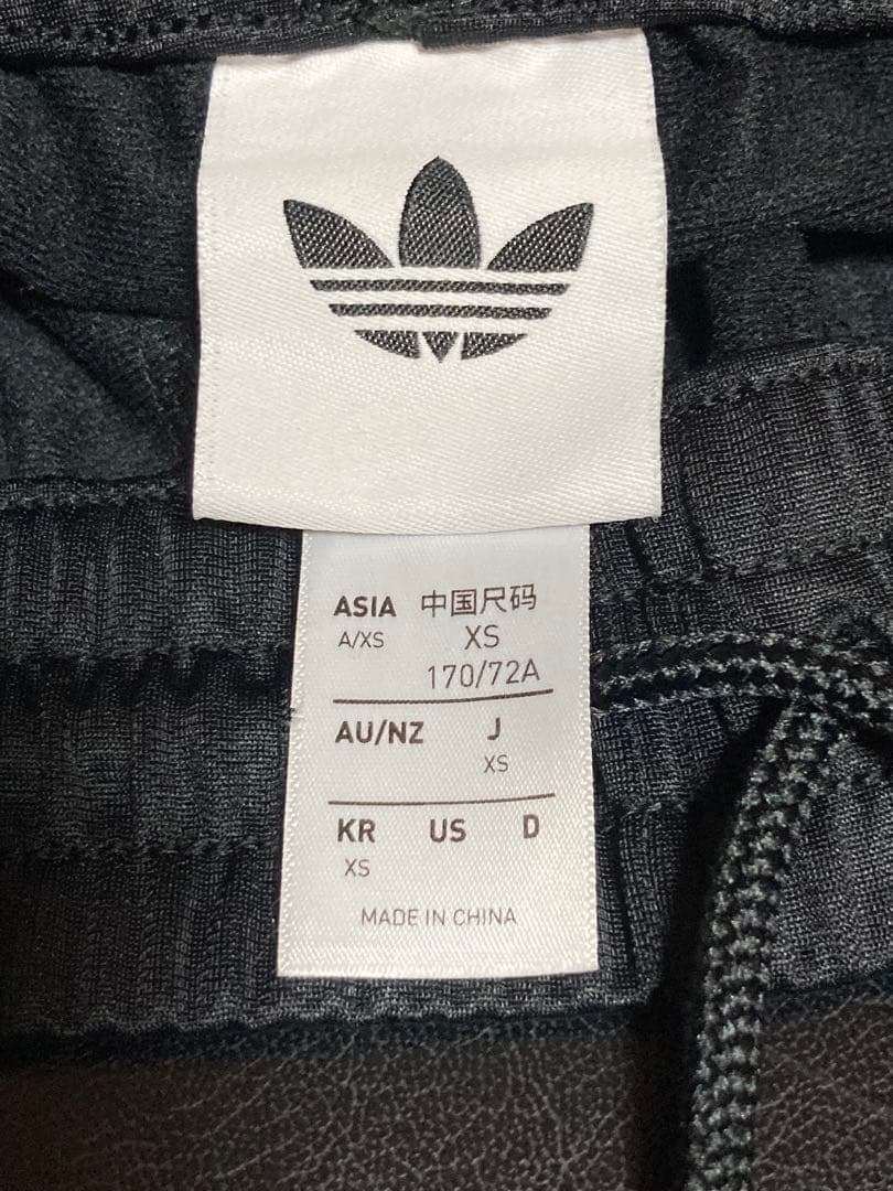 adidas oasis ジャージパンツ 黒