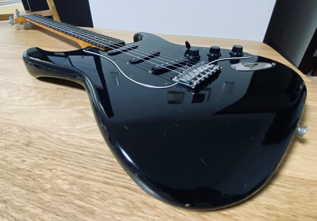 SQUIER JV シリアル　1983年