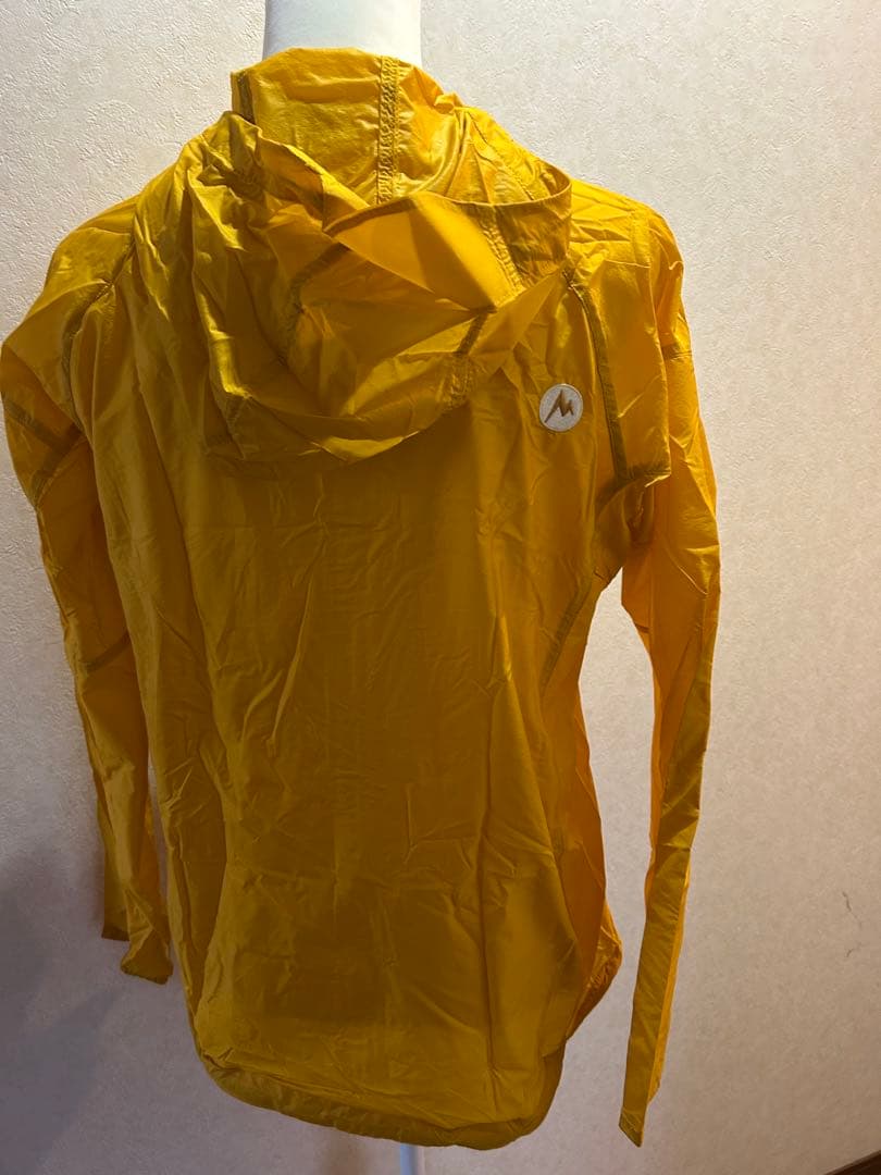 新品　未使用　Marmot イエロー ウィンドブレーカー