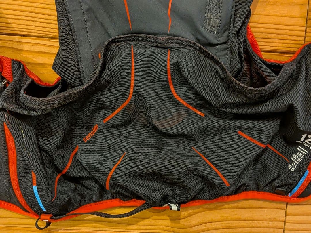 SALOMON サイズXLトレイルランニングベスト 黒・オレンジ