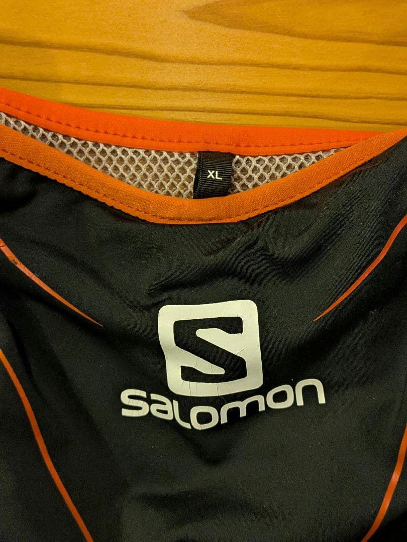 SALOMON サイズXLトレイルランニングベスト 黒・オレンジ