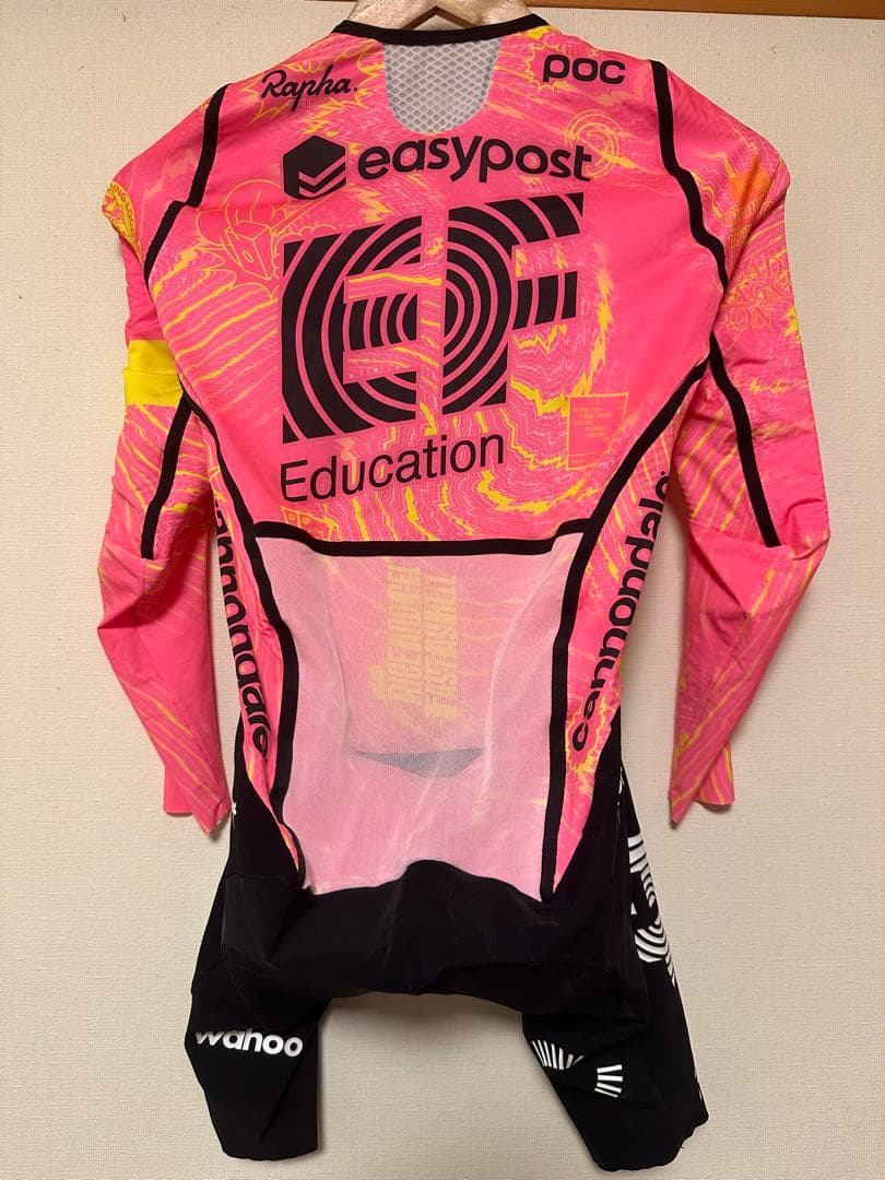 選手支給品　EF Education TTスーツ