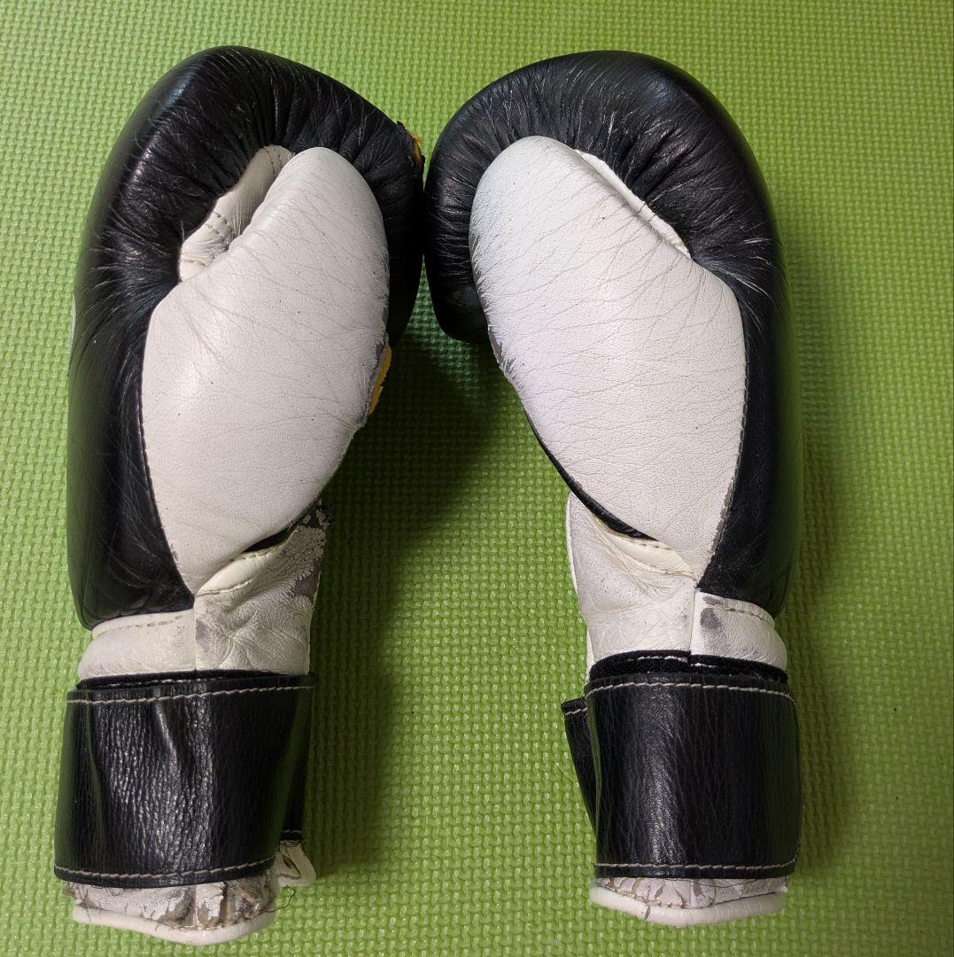 Winning ボクシンググローブ 16 oz 黒/白