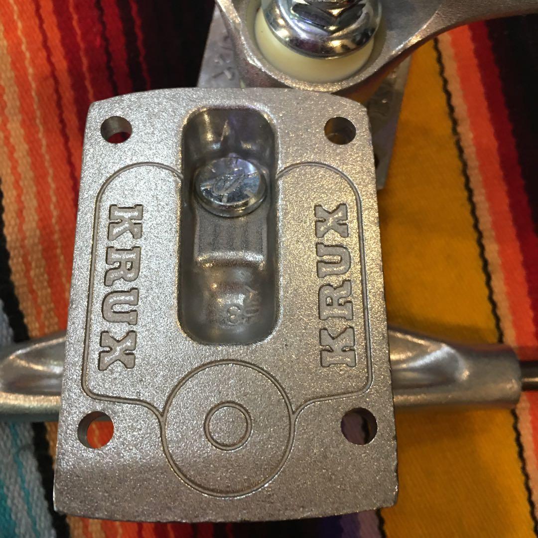 KRUX スケボートラック　スタンダードサイズは写真を見てください