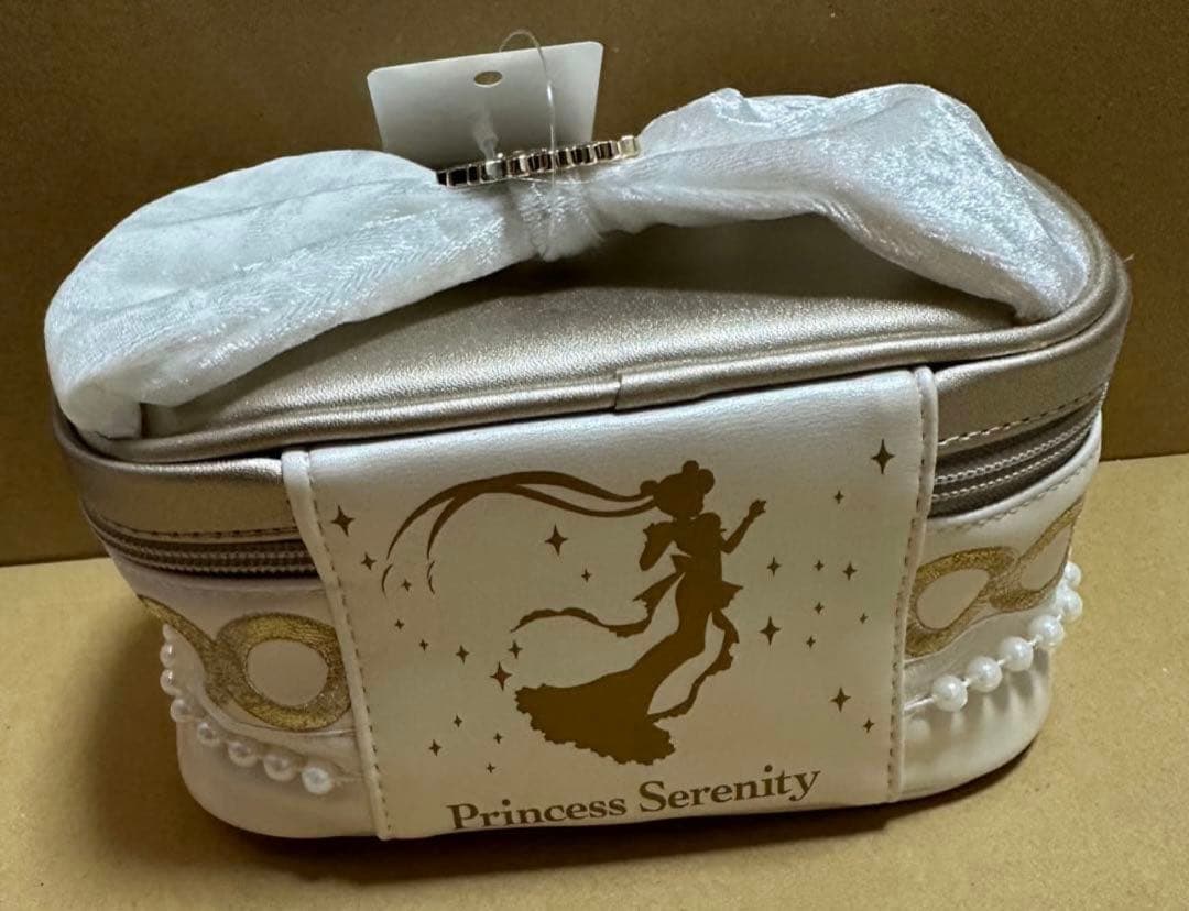 セーラームーン　ポーチ　バニティポーチ　タグ付き新品未使用