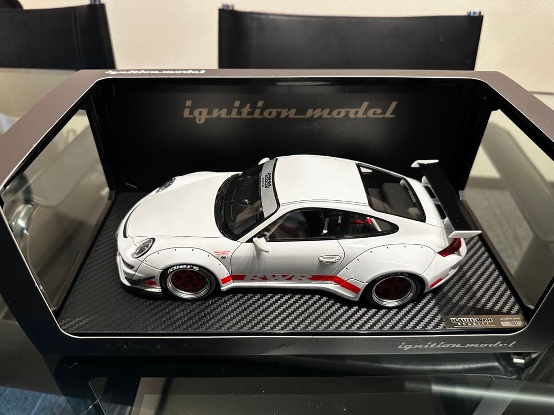 RWB997 イグニション1/18 ホワイト/レッドストライプ