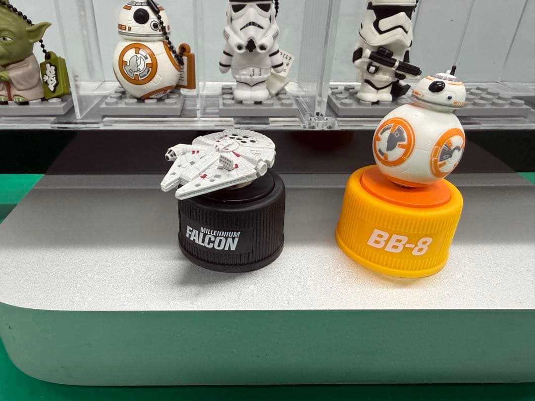 ファンの方へ ショーケース付きで USB スターウォーズ