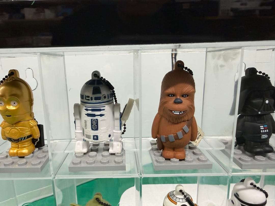 ファンの方へ ショーケース付きで USB スターウォーズ