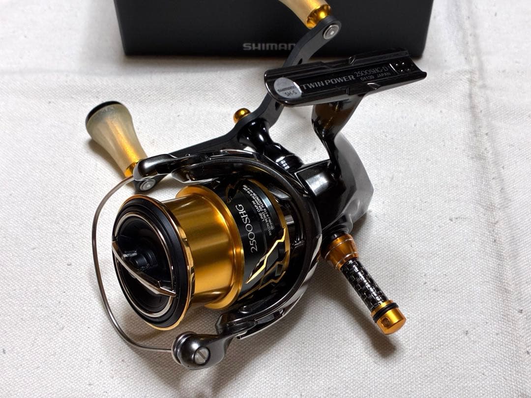 【美品】シマノ リール20ツインパワー2500SHGカスタム【Wハンドル仕様】