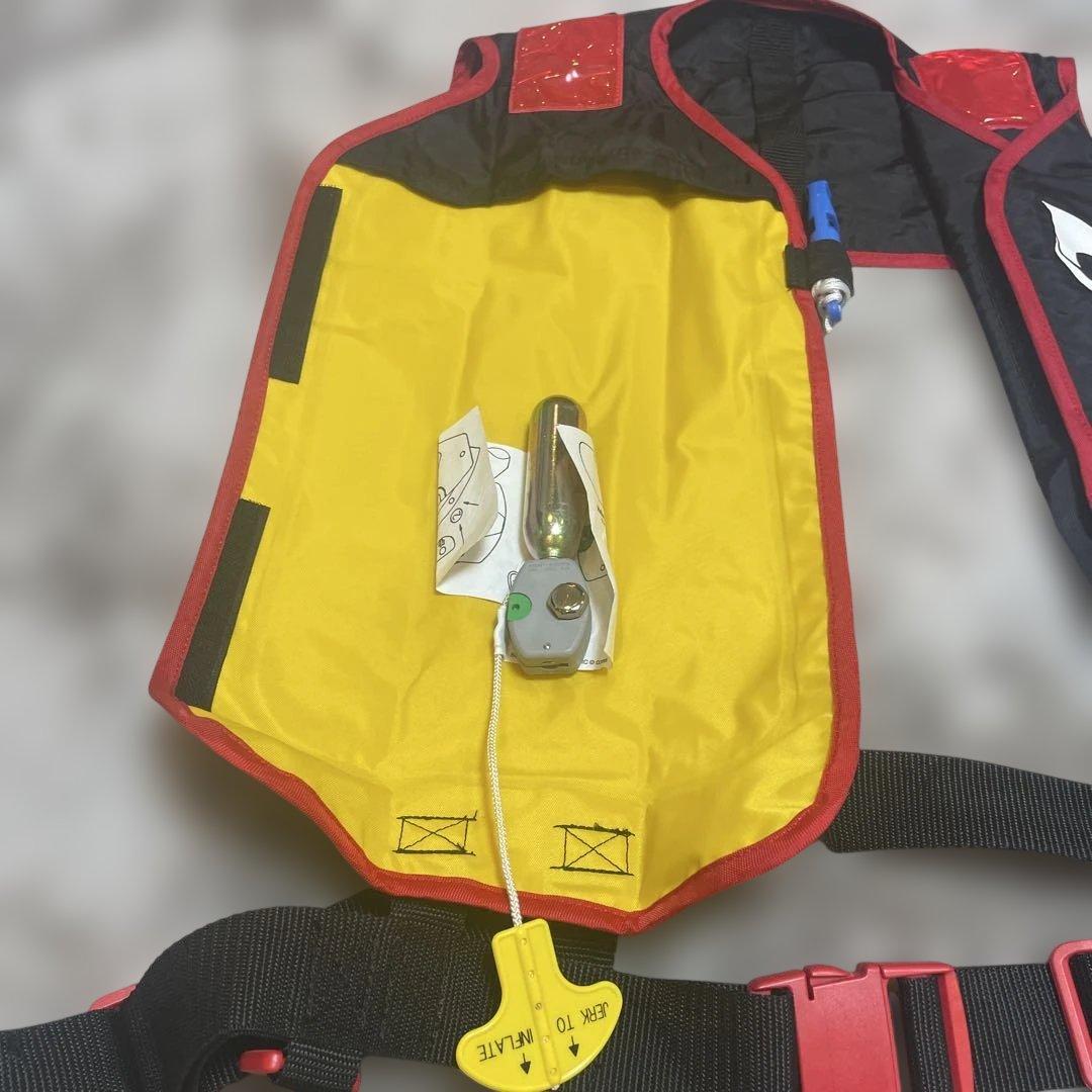 美品✨ECOGEAR インフレータブル（膨張式）ライフジャケット