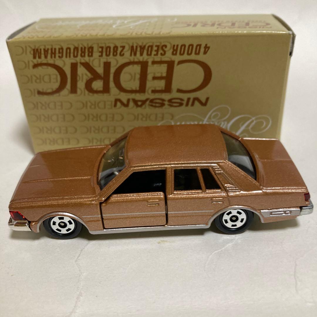 トミカNissan Cedric 430ブラウン 未使用未展示品です。日本製