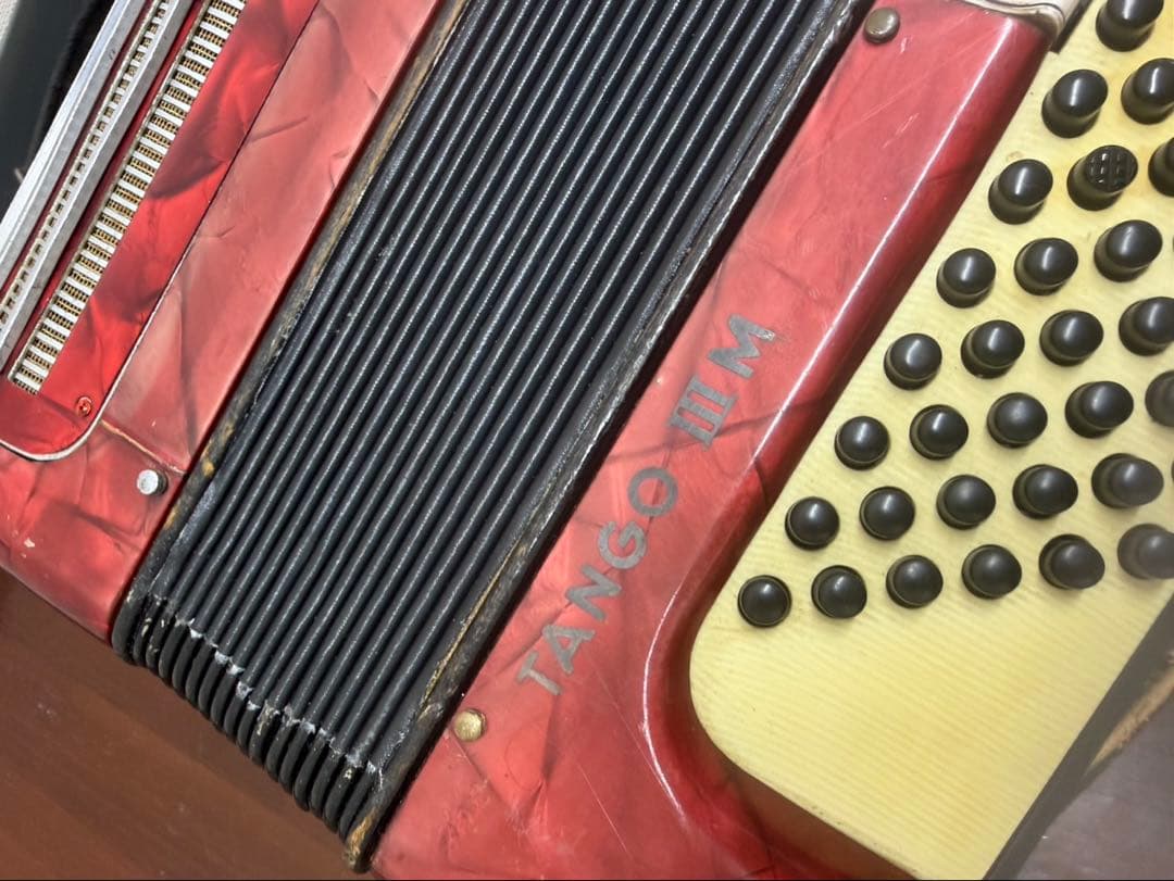 アコーディオン　HOHNER TANGO Ⅲ M レッド