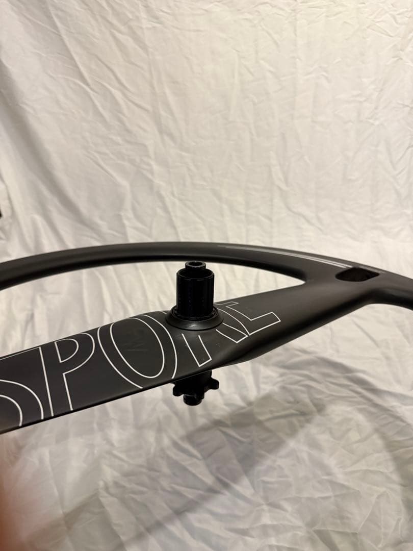 2 SPOKE カーボンホイール リア　美品　究極のエアロホイール