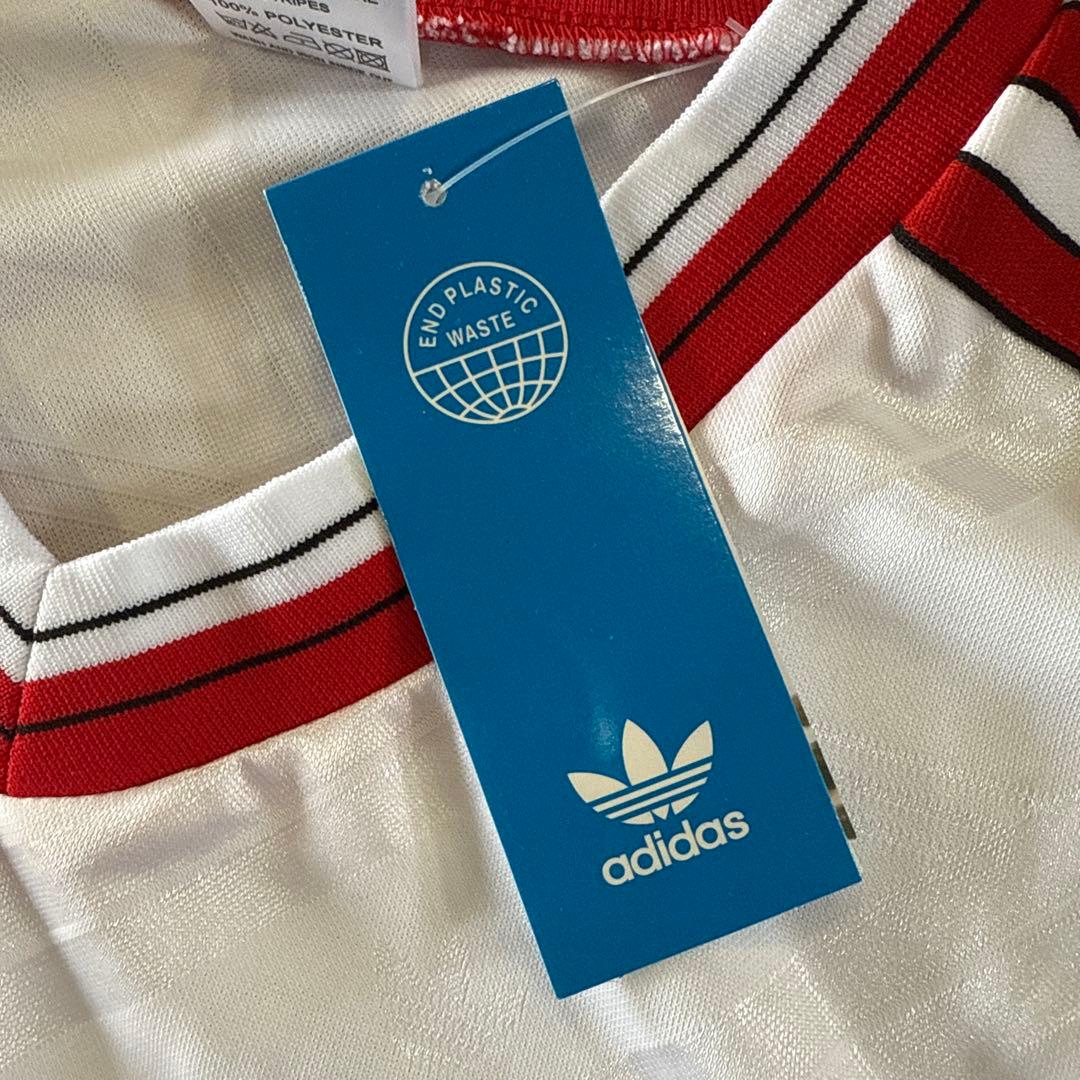 adidas MANCHESTER UNITED サッカーシャツ 新品 Mサイズ