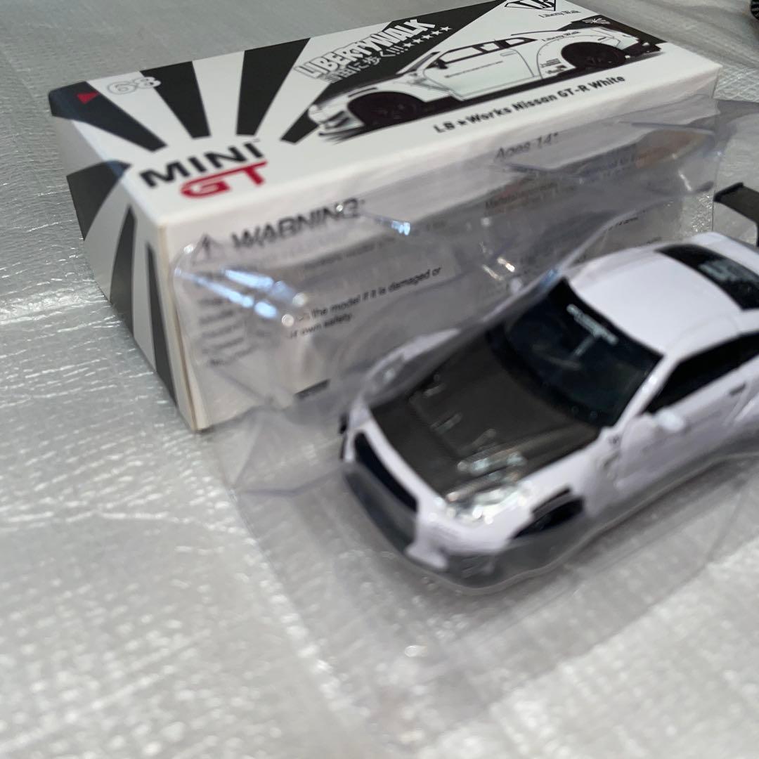 MINI GT 1/64 LB★Works Nissan GT-R White