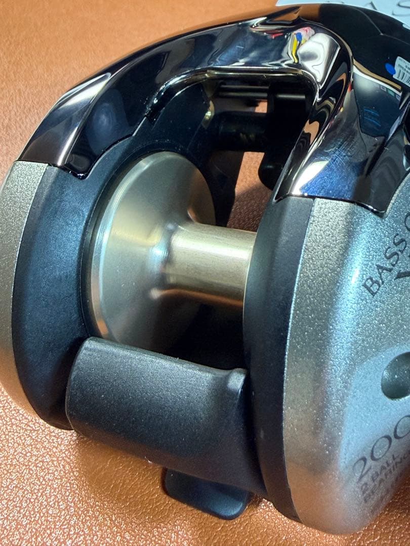 SHIMANO 04バスワンXT200　美品　箱有　ベイトリール　右巻き　メッキ