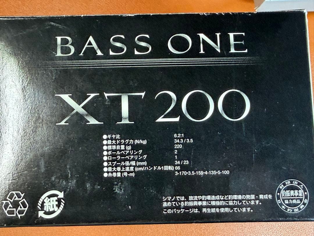 SHIMANO 04バスワンXT200　美品　箱有　ベイトリール　右巻き　メッキ
