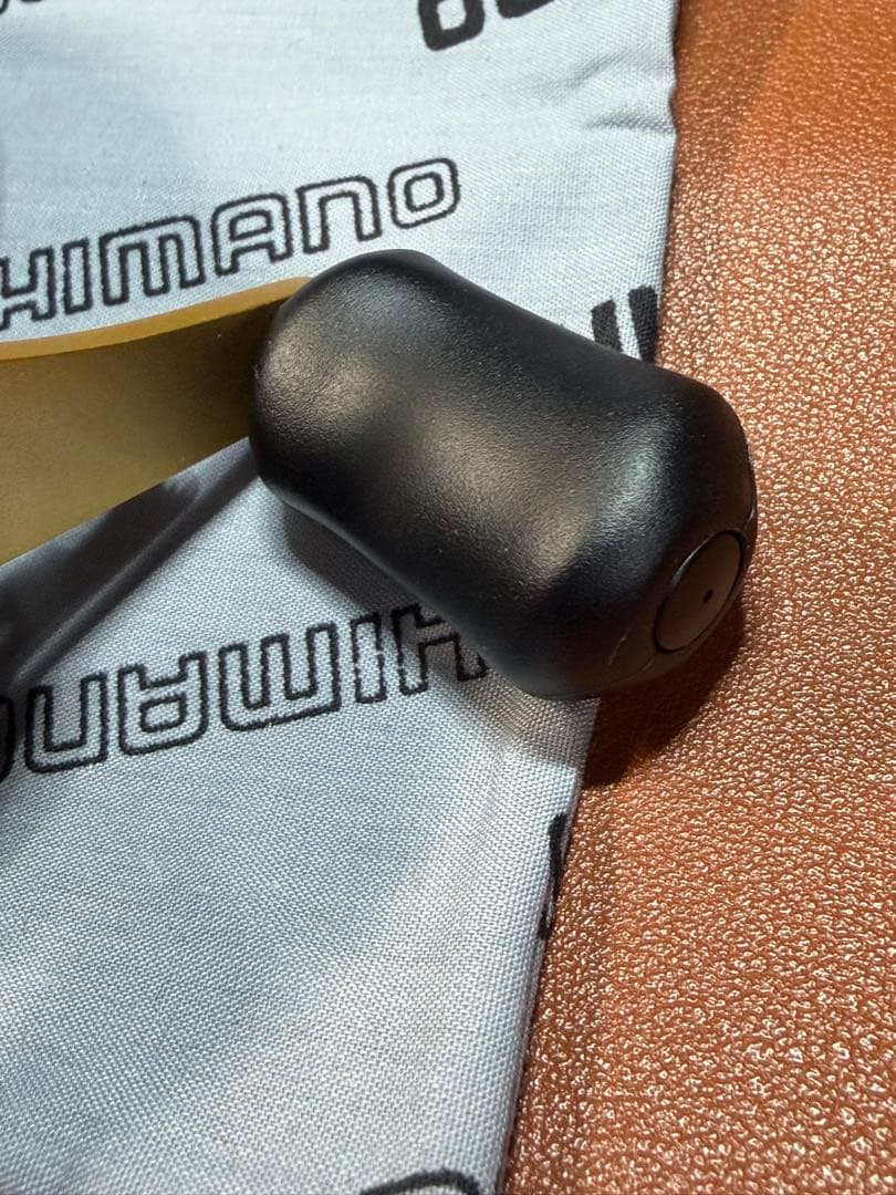 SHIMANO 04バスワンXT200　美品　箱有　ベイトリール　右巻き　メッキ
