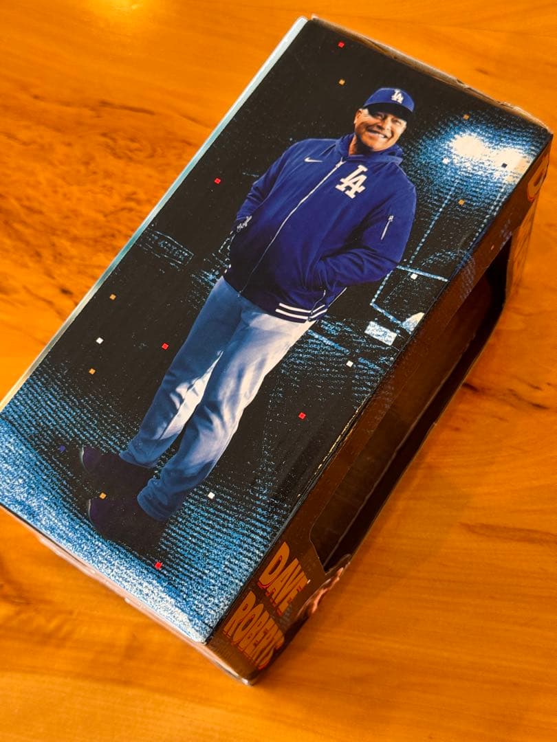 箱にダメージあり　デイブ・ロバーツ監督　ボブルヘッド人形　4月26日特典！