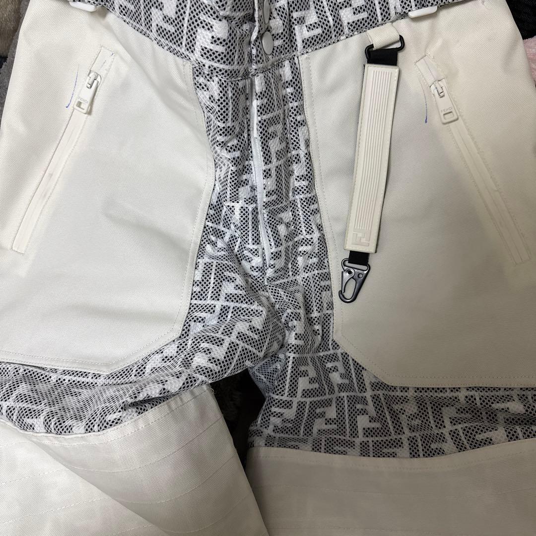 FENDI スノボー　スノーボード　レディース　パンツ スノーボードウェア