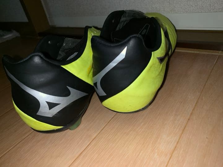 サッカー スパイク レビュラV2