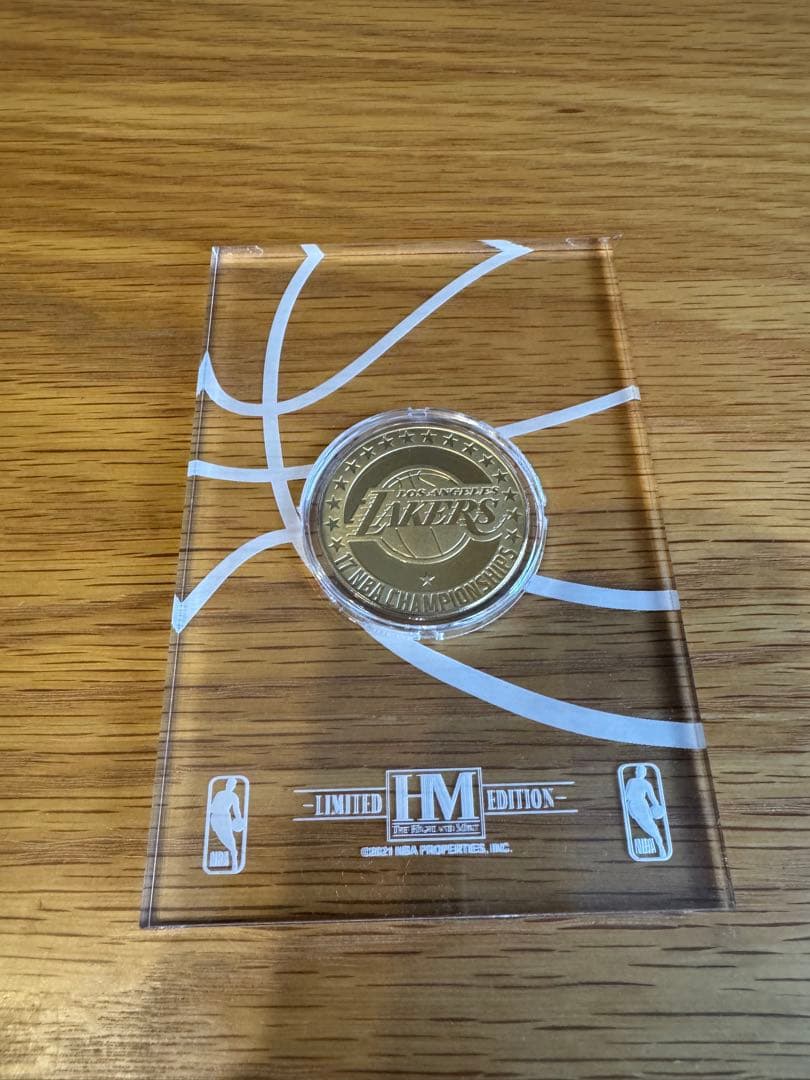 ファングッズ LAKERS 17-TIME GOLDCOIN ACRYLIC DESK TOP