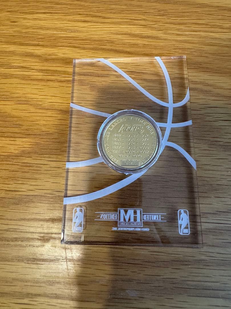 ファングッズ LAKERS 17-TIME GOLDCOIN ACRYLIC DESK TOP