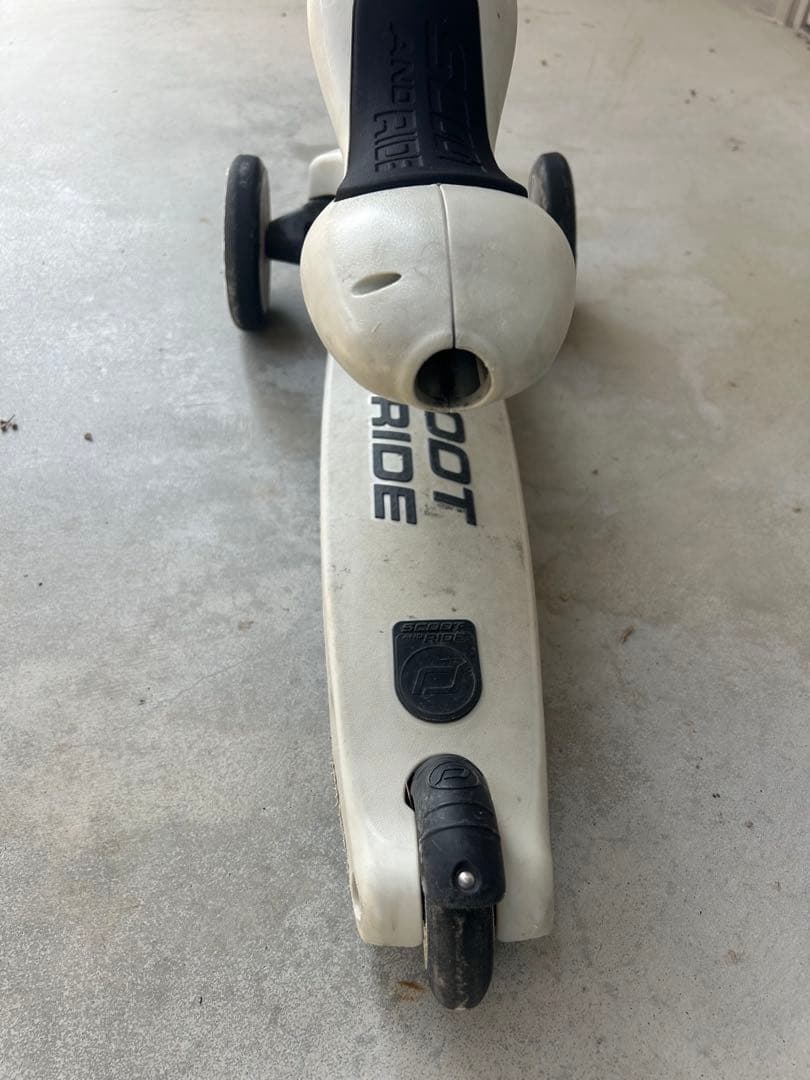 スクートアンドライド　SCOOT AND RIDE キックバイク、キックボード