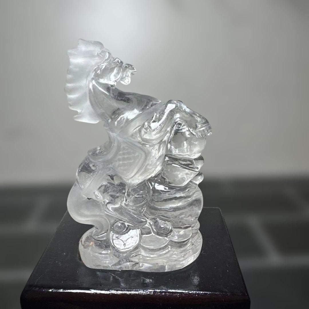 干支駿馬 天然水晶彫刻 8.5cm 台座付 上質品