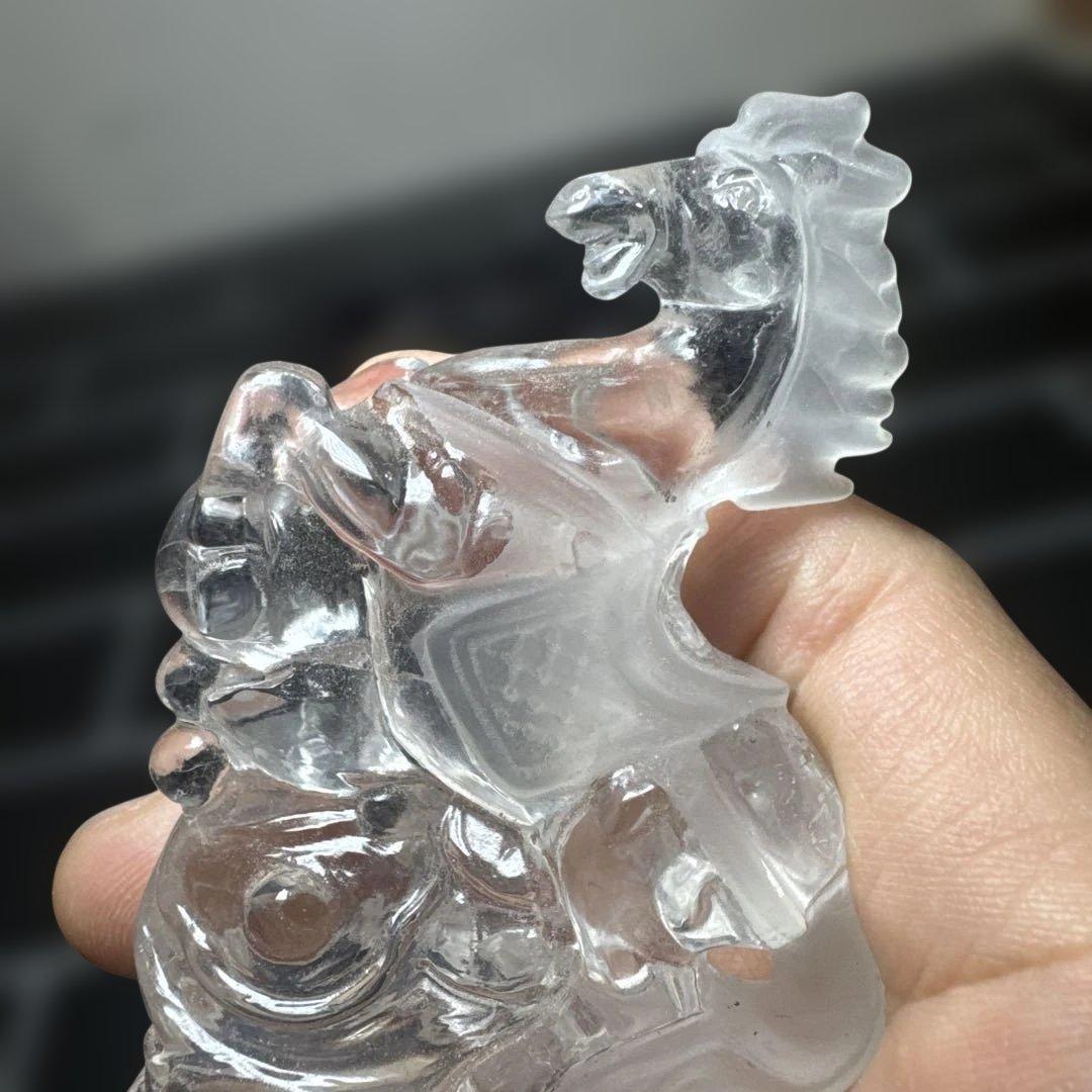 干支駿馬 天然水晶彫刻 8.5cm 台座付 上質品