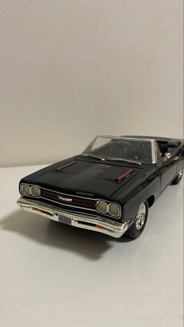 ミニカー 1969 Plymouth GTX 1:18 Scale