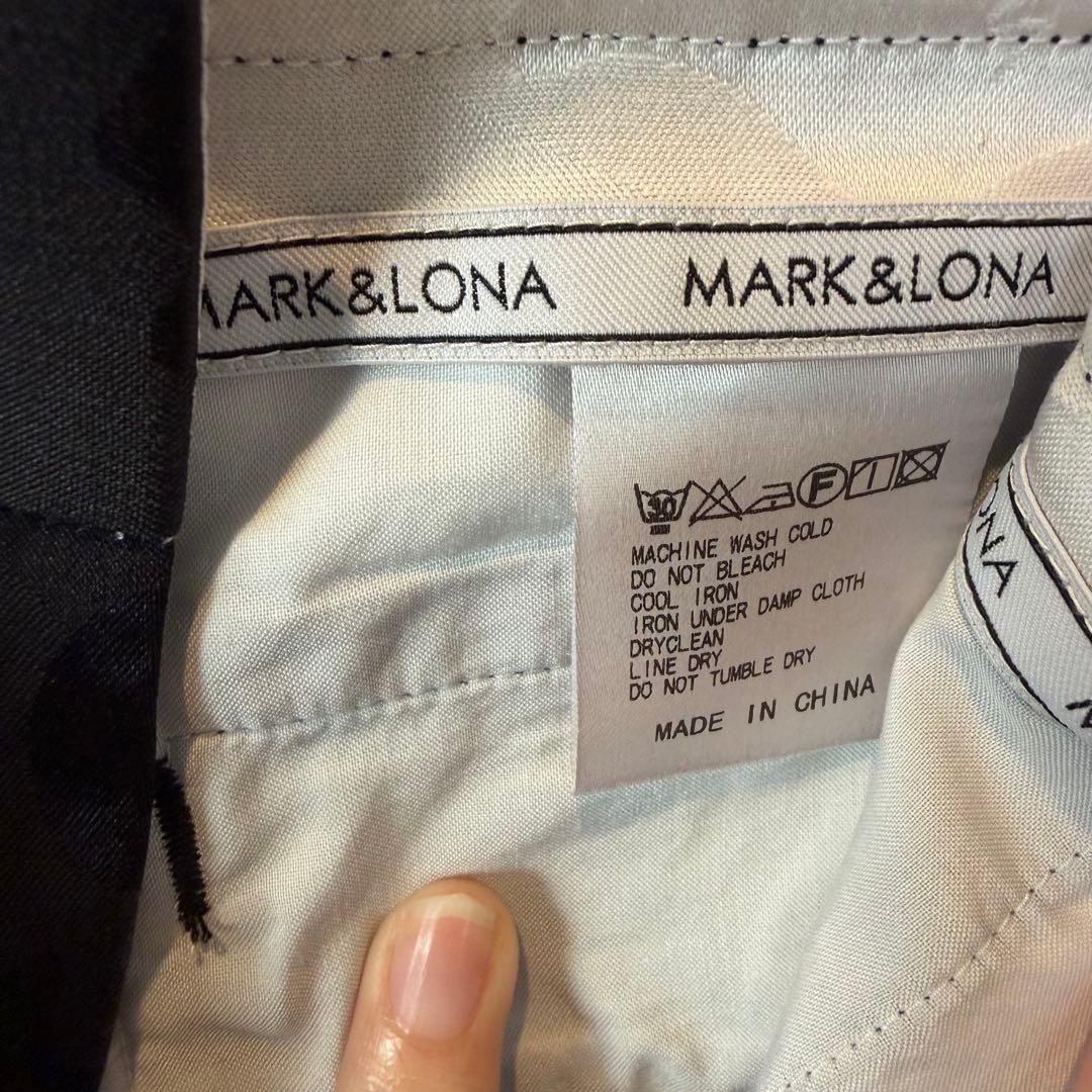 極美品MARK&LONA ブラック 総柄 ゴルフウエア ハーフパンツM