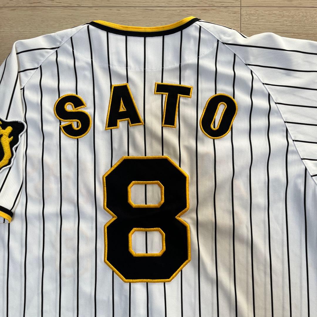 阪神タイガース　佐藤輝明　ホームユニフォーム　刺繍ユニフォーム