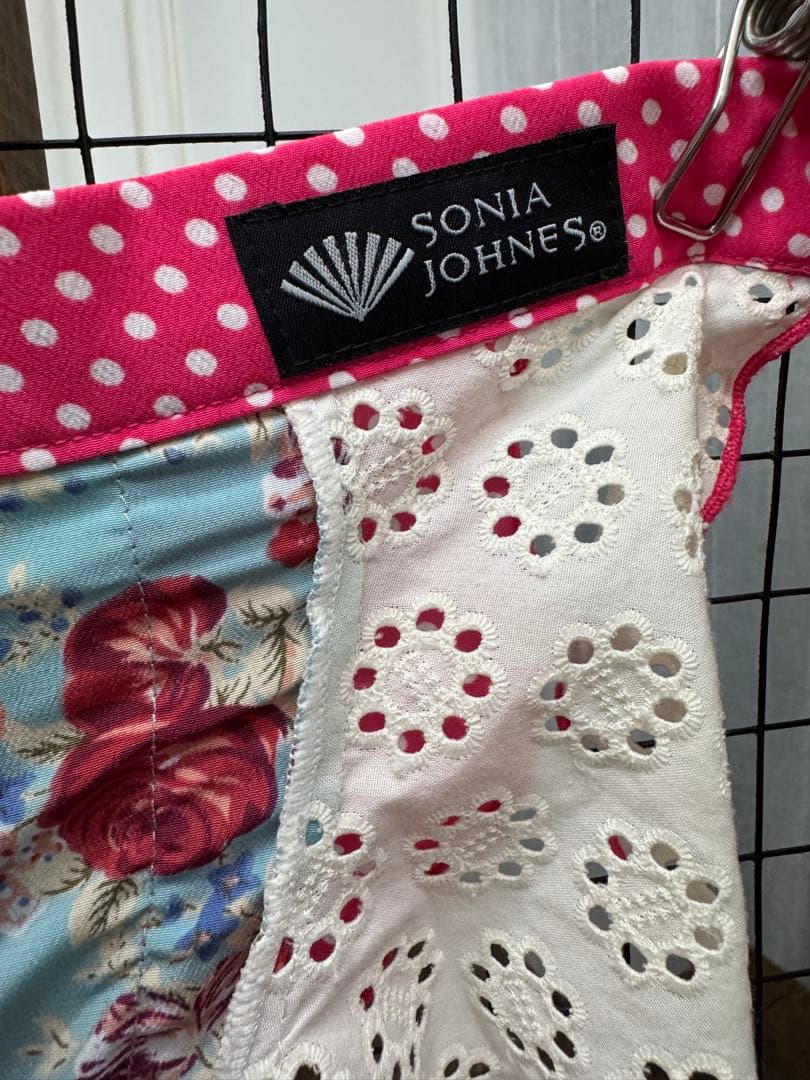 Sonia Johnes フラワー柄エプロン