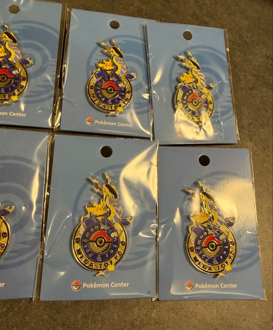 ポケモンセンターメガトーキョー　限定　ミライドン　ロゴピンズ　池袋　ピカチュウ