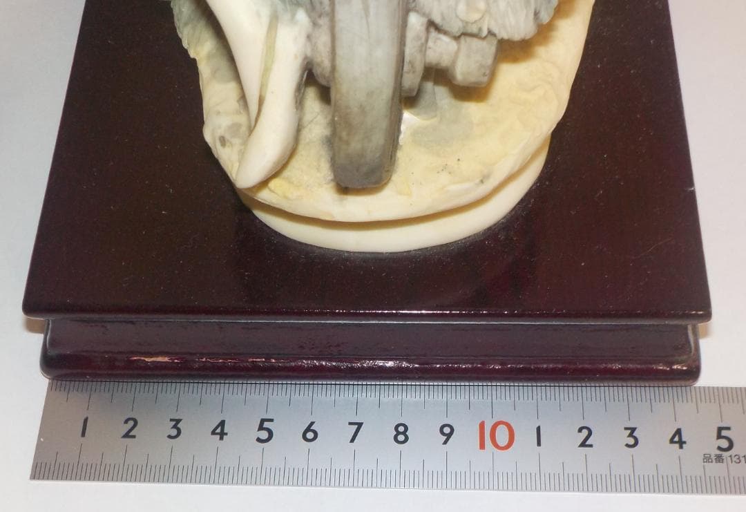 陶磁（若しくは樹脂）製 男女フィギュア 26cm X 20cm X 14cm