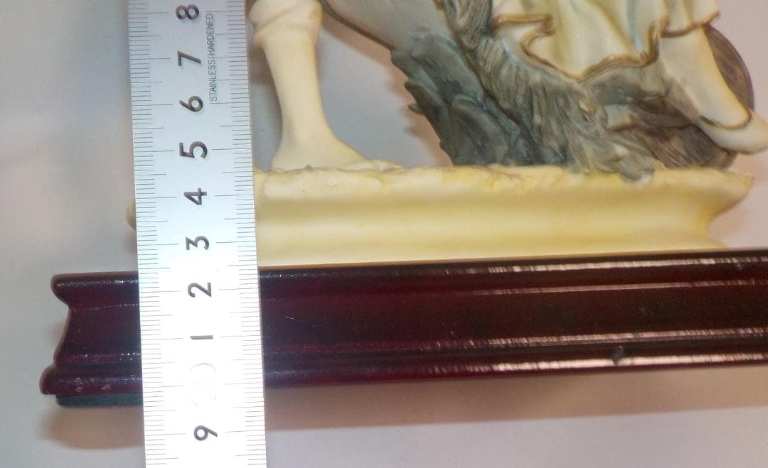 陶磁（若しくは樹脂）製 男女フィギュア 26cm X 20cm X 14cm