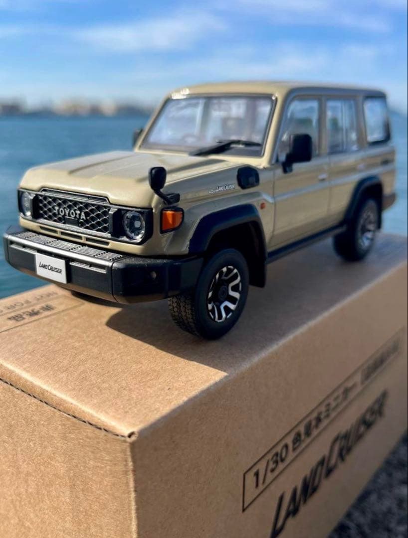 非売品　ランドクルーザー ベージュ　ミニカー